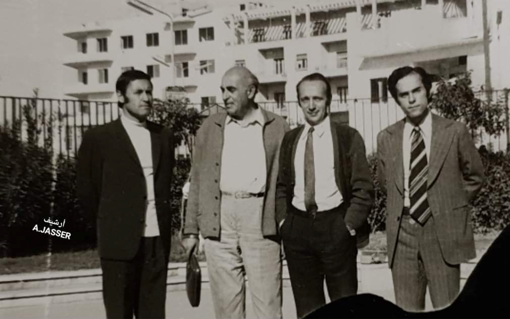 المهندس عبد الرحمن الجاسر مع خبراء تصميم منشآت الري بحوض الفرات عام 1975