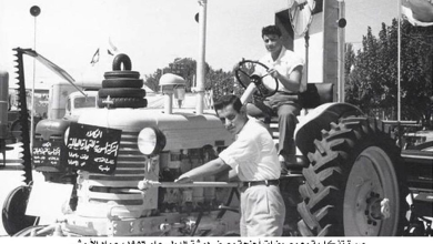 معرض دمشق الدولي الثالث عام 1956 - صورة تذكارية مع المعروضات