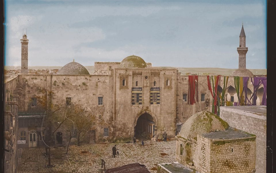 صور تاريخية ملونة - خان الوزير في حلب 1920 - 1923