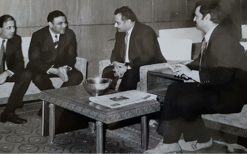 فاروق الشرع وأحمد عنتر في مقر شركة الطيران عام 1976