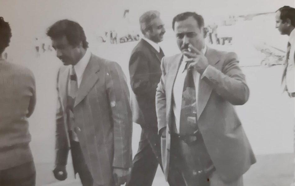 أحمد عنتر والى يمينه محمد مخلوف مدير عام مؤسسة التبغ (الريجي)  