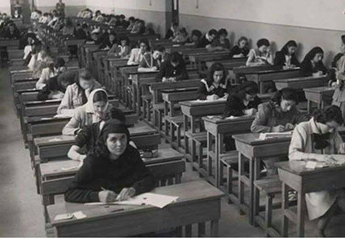 التاريخ السوري المعاصر - طالبات سوريات خلال تقديم الامتحانات في الخمسينيات