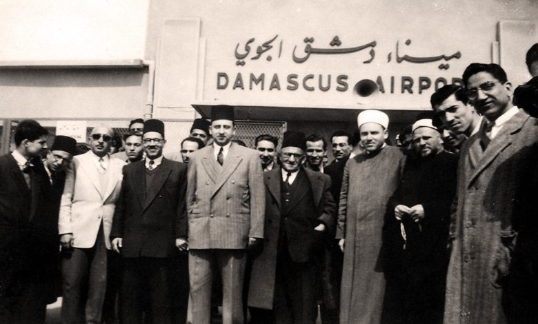 عمر بهاء الدين الأميري في مطار المزة عام 1948