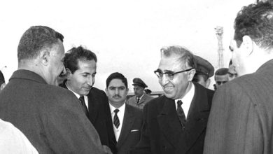جمال عبد الناصر وصلاح الدين البيطار بعد انتهاء مؤتمر القمة العربي 1964