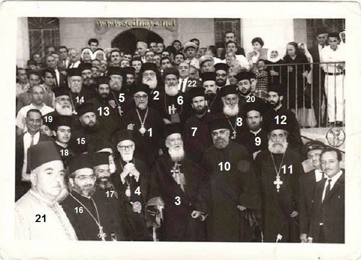 التاريخ السوري المعاصر -  المطران ملاتيوس صويتي مع كهنة أبرشية دمشق وريفها في المريمية عام 1968