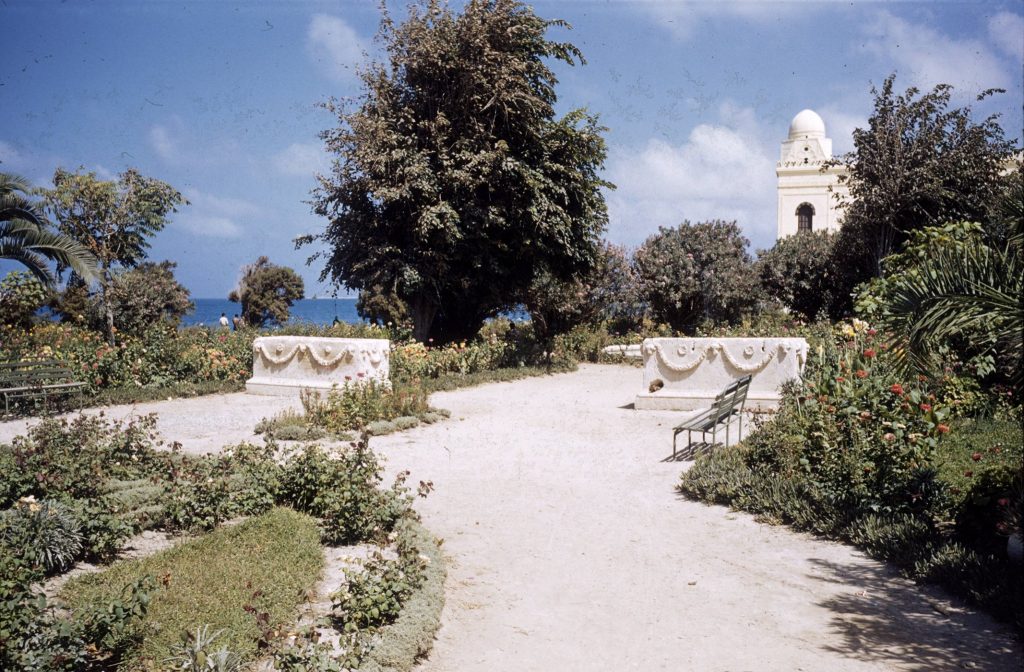التاريخ السوري المعاصر - اللاذقية - جزءٌ من الكازينو وحديقة البطرني عام 1955م 