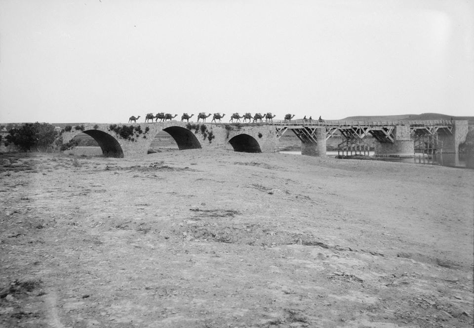 التاريخ السوري المعاصر - اللاذقية 1926 - جسرٌ على النهر الكبير الشمالي..