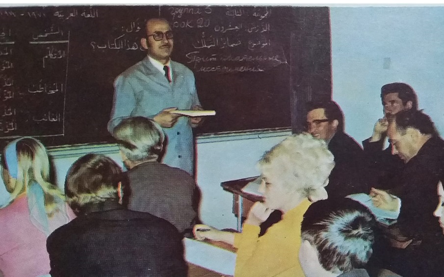 الرقة - الطبقة 1972.. تعليم الروس العاملين في سد الفرات اللغة العربية