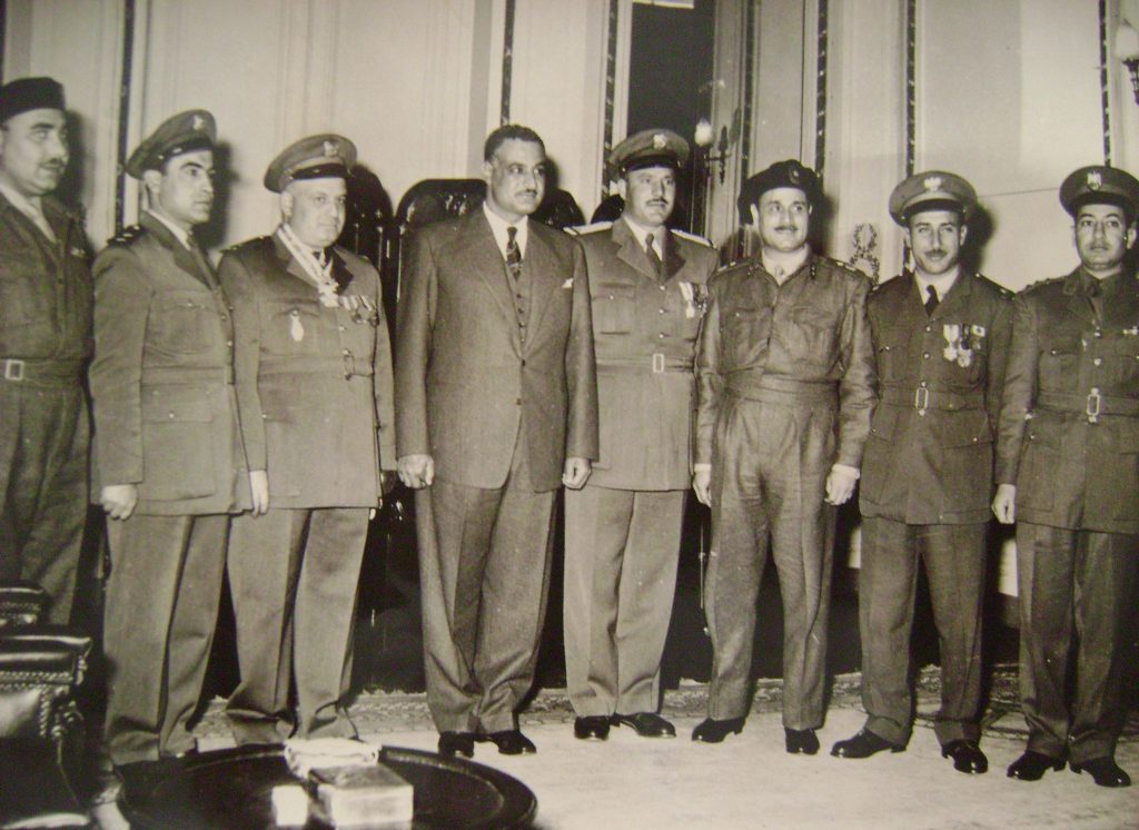 التاريخ السوري المعاصر - جمال عبد الناصر وجمال الفيصل عند إعلان تشكيل القيادة المشتركة السورية - المصرية عام 1955