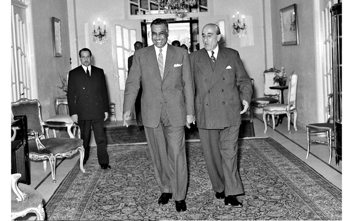 دمشق 1958- الرئيسان شكري القوتلي وجمال عبد الناصر أثناء الدخول إلى قصر الضيافة