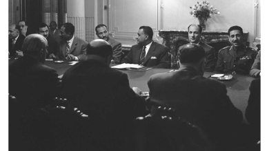 جمال عبد الناصر و شكري القوتلي بالاجتماع الأول في محادثات الوحدة 1958 (3)