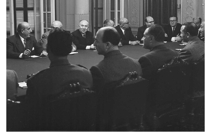 جمال عبد الناصر و شكري القوتلي بالاجتماع الأول في محادثات الوحدة 1958 (1)