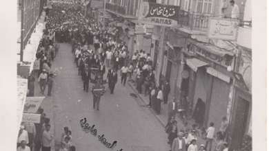 التاريخ السوري المعاصر - جنازةُ الوزير أسعد هارون أثناء مرورها بشارع هنانو في اللاذقية عام 1968