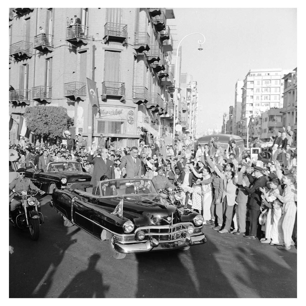 التاريخ السوري المعاصر - القاهرة 1958 - جمال عبد الناصر وشكري القوتلي عند توقيع ميثاق الوحدة (6) 