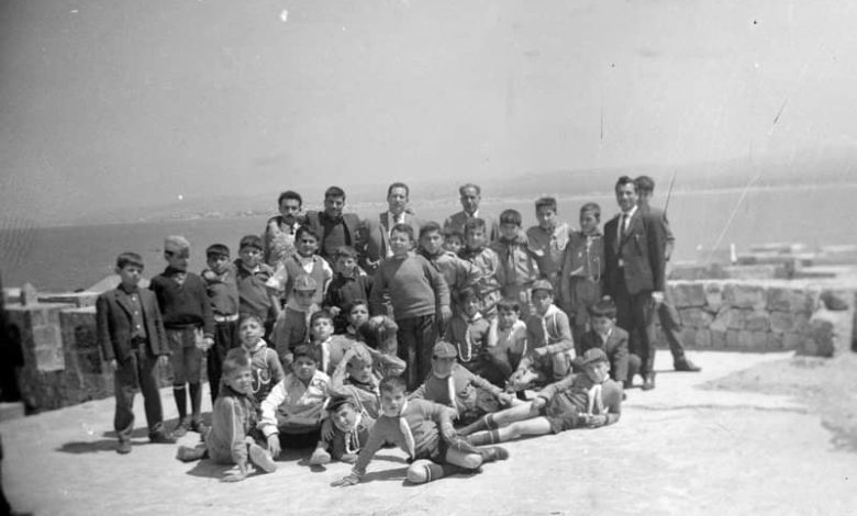 قلعة أرواد 1965- الفرقة الكشفية لمدرسة البيروني مع بعض المدرسين