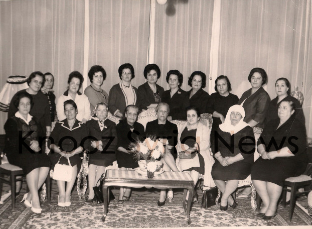 التاريخ السوري المعاصر - رئيسة الاتحاد النسائي السوري مع بعض الأعضاء عام 1956