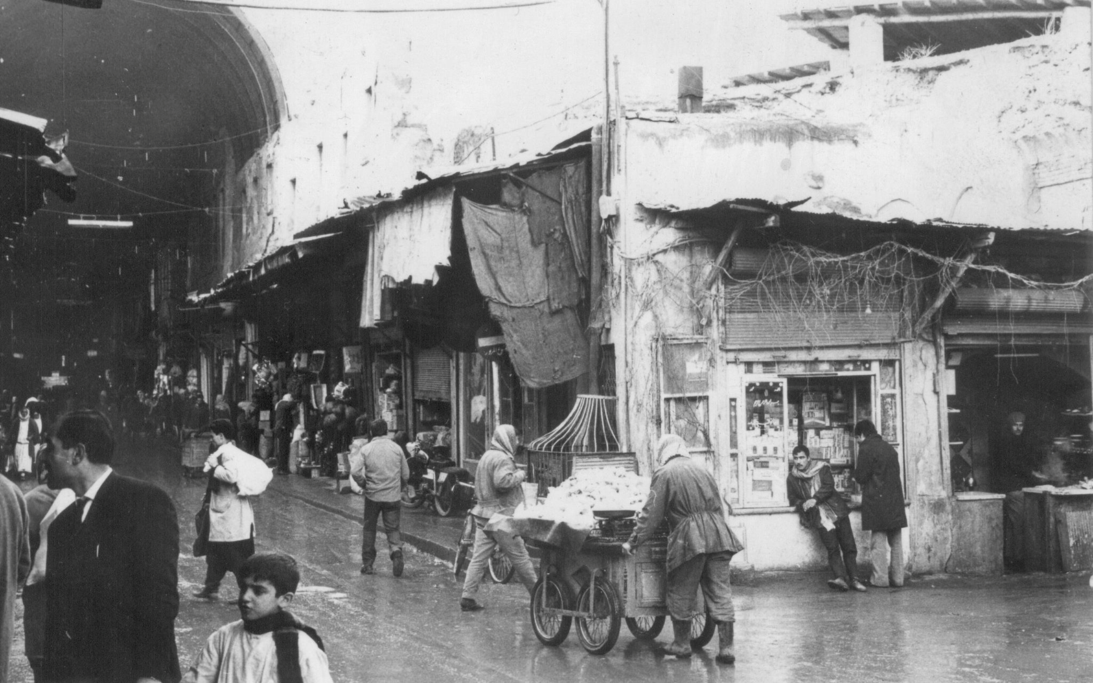 الشارع التجاري الممتد ما بين باب الجابية وبداية الشارع المستقيم بدمشق عام 1971م