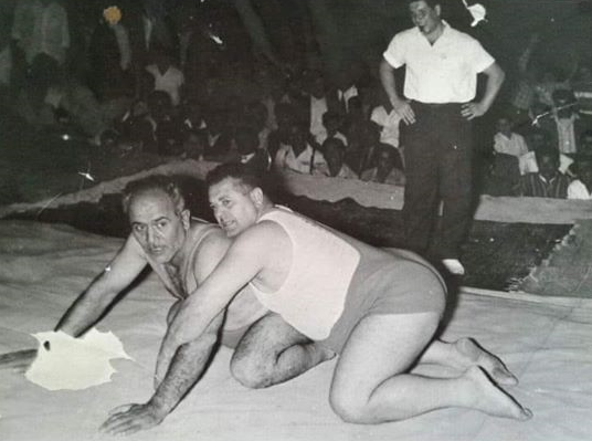 التاريخ السوري المعاصر - البطلان صبحي البلح وعربي الخبايتي على حلبة المصارعة عام 1958
