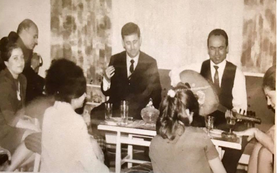 صباح فخري في سهرة عائلية في منزل نادر الأتاسي- آواخر ستينيات القرن الماضي