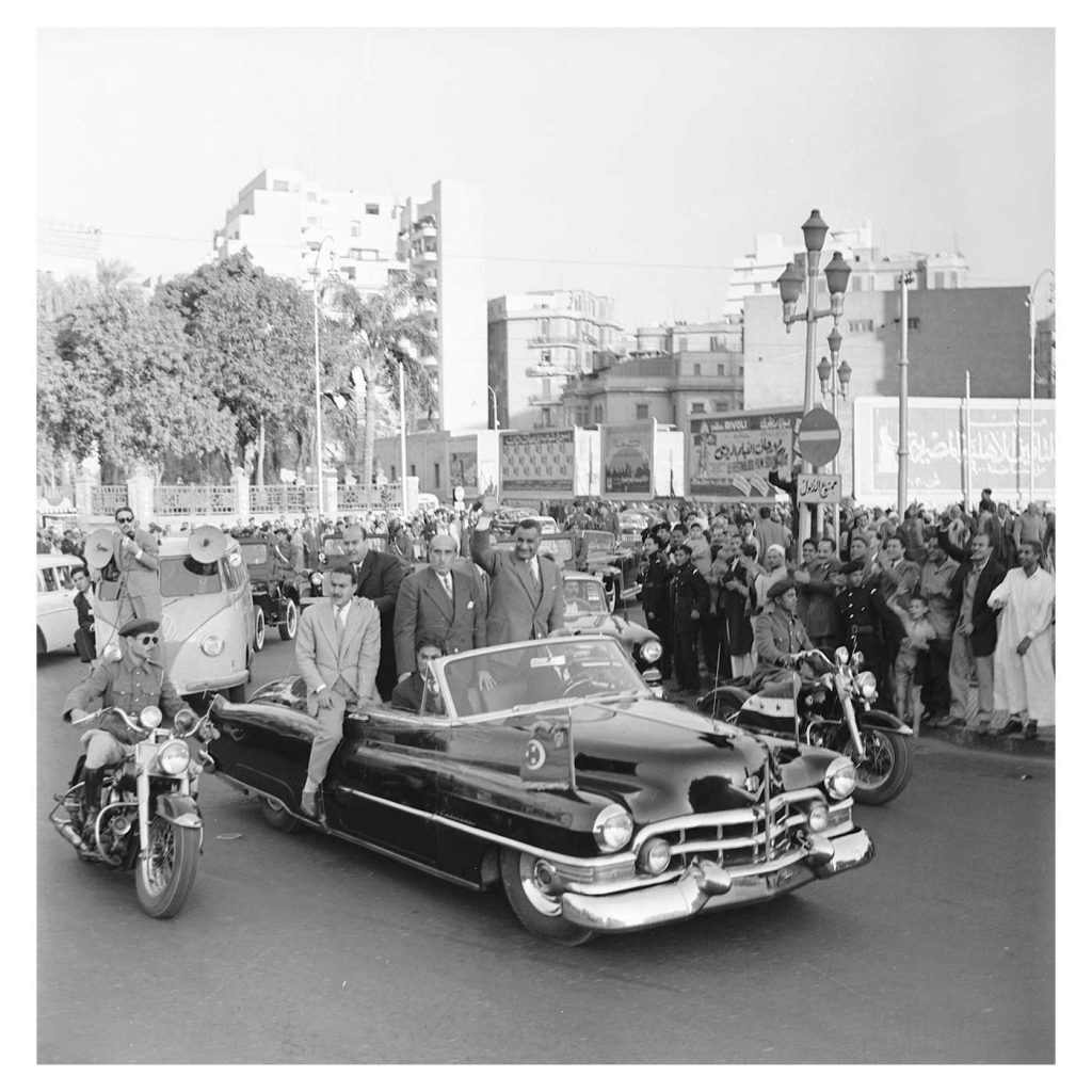 التاريخ السوري المعاصر - القاهرة 1958 - جمال عبد الناصر وشكري القوتلي عند توقيع ميثاق الوحدة (12) 
