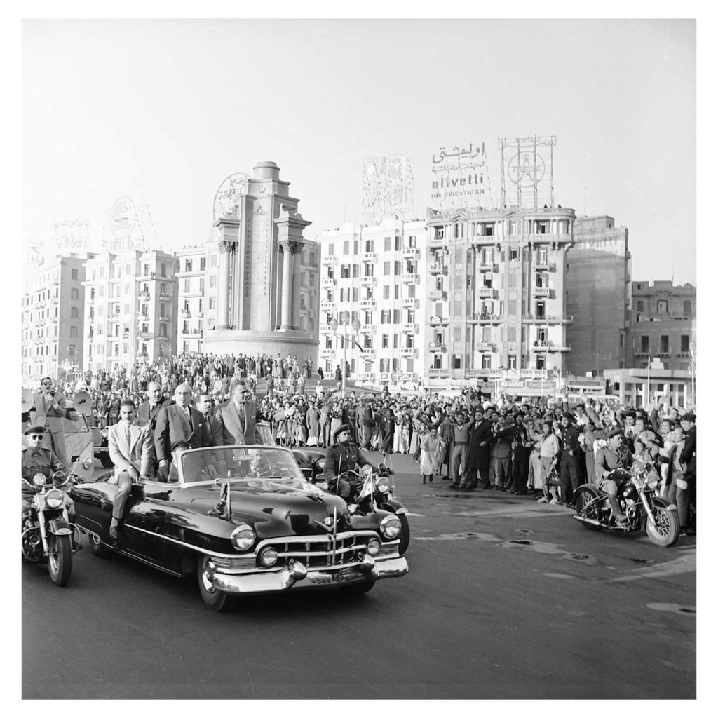 التاريخ السوري المعاصر - القاهرة 1958 - جمال عبد الناصر وشكري القوتلي عند توقيع ميثاق الوحدة (13) 