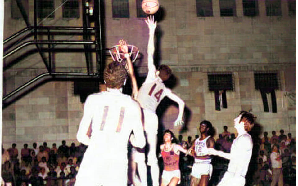 دمشق 1971-  المنتخب العسكري السوري بكرة السلة ضد نظيره الأميريكي