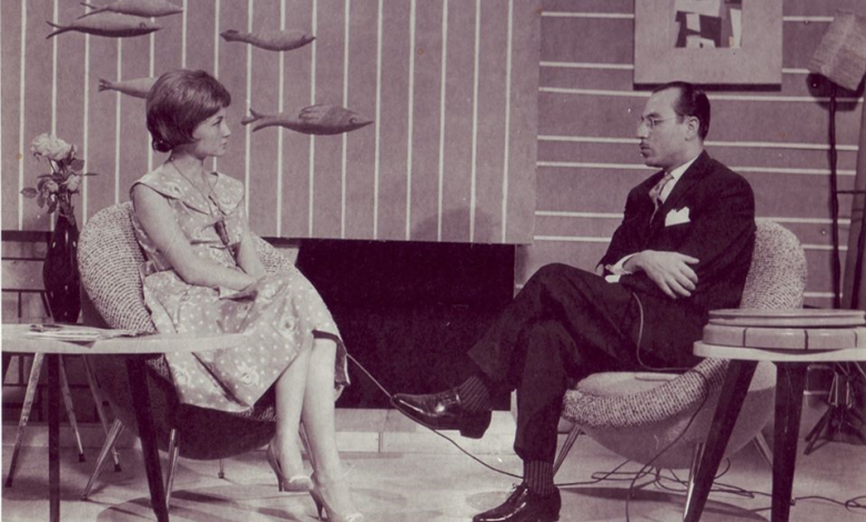 الفنان سعيد النابلسي في لقاء تلفزيوني مع نادية الغزي عام 1960
