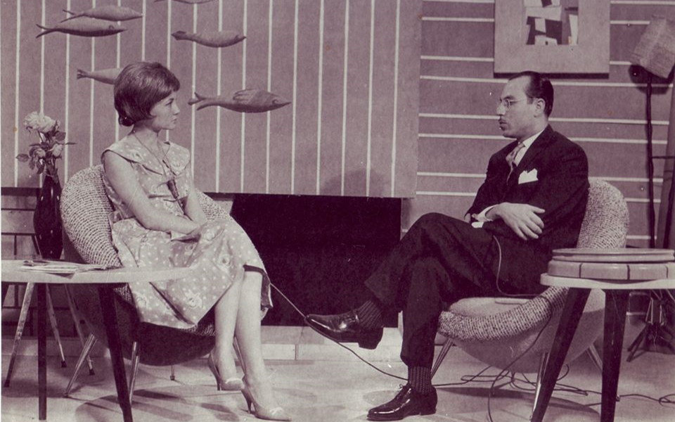 الفنان سعيد النابلسي في لقاء تلفزيوني مع نادية الغزي عام 1960