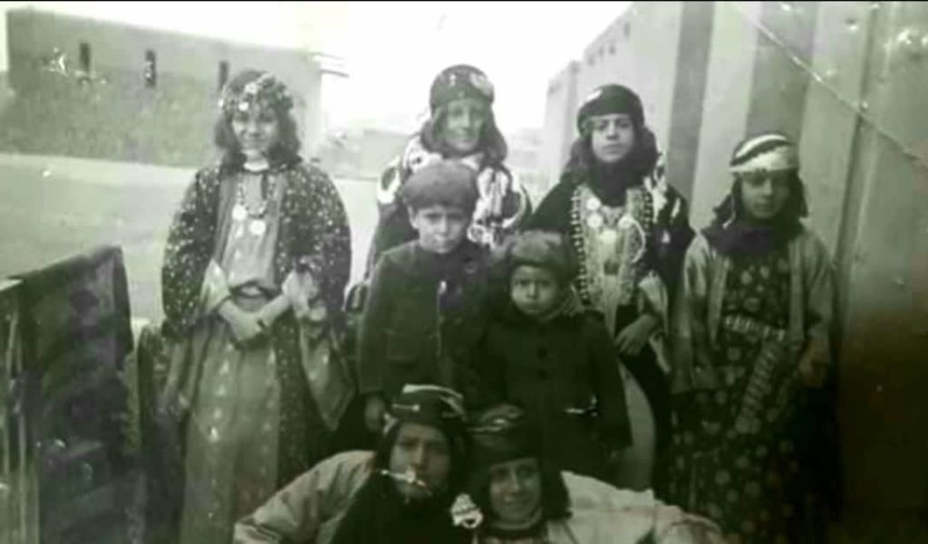 التاريخ السوري المعاصر - فتيات عرب وشركس من الرقة بداية أربعينيات القرن الماضي