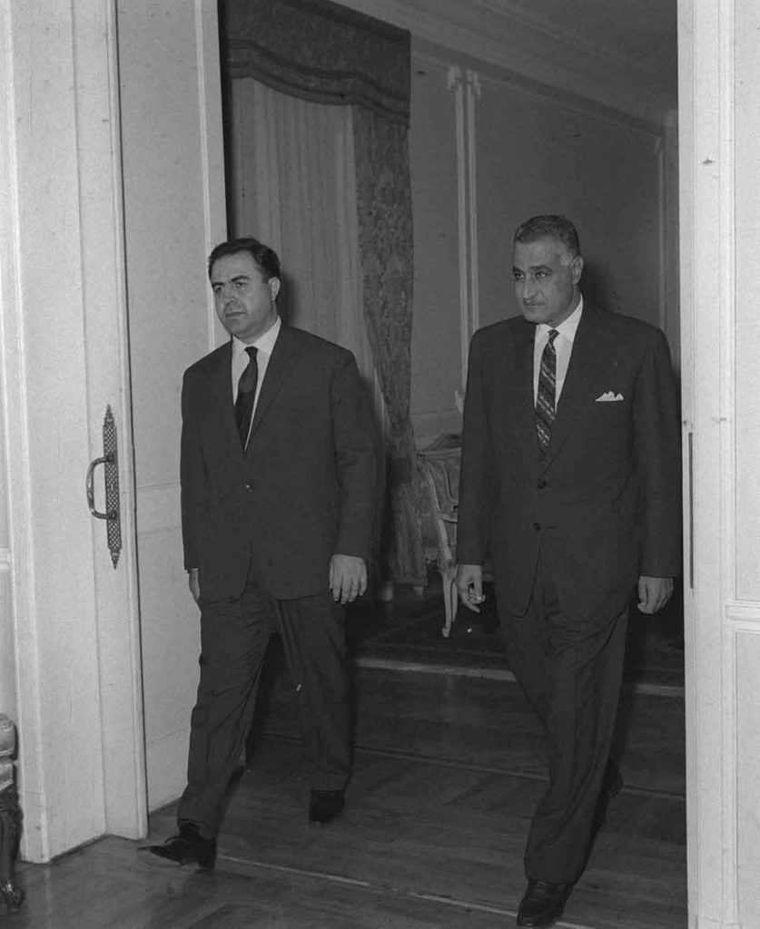 التاريخ السوري المعاصر - جمال عبد الناصر ونور الدين الاتاسي في حفل عشاء تكريم الوفد السوري 1968(3)