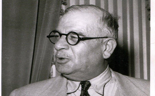 صورة ذكرى مهداة من رئيس وزراء سوريا حسن الحكيم إلى عدنان الخطيب 1978