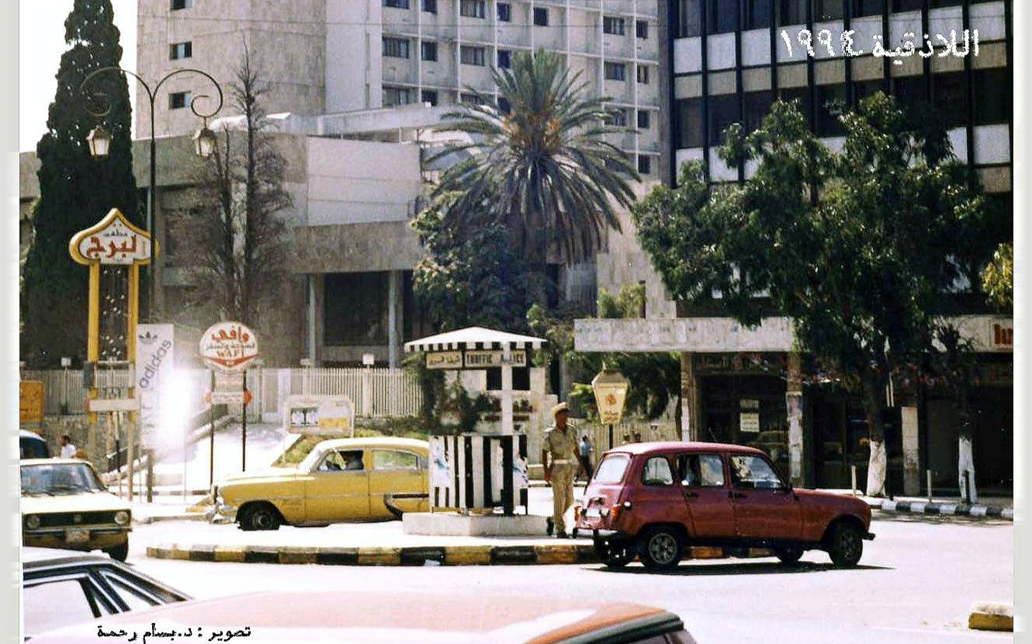 اللاذقية 1994- شارع 8 آذار عند برج الأوقاف 
