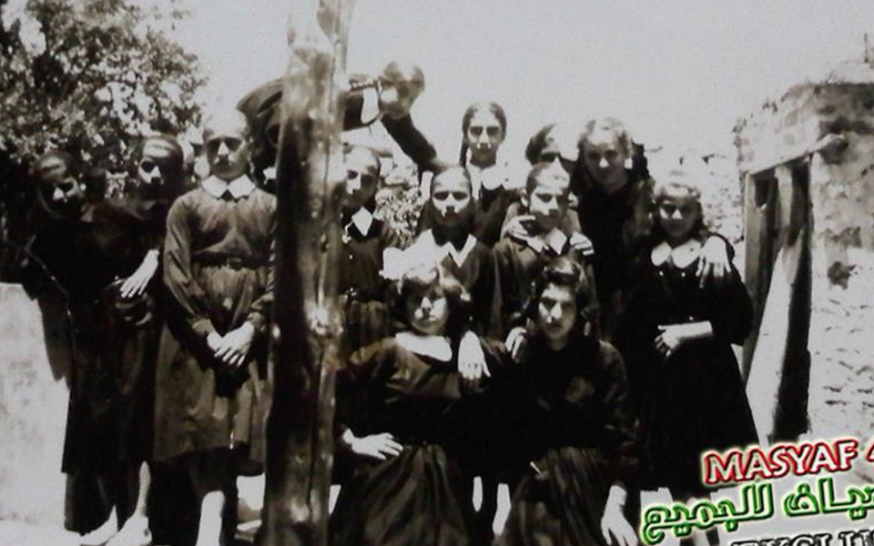 طالبات الصف الخامس في مدرسة الجعفرية في مصياف عام 1958