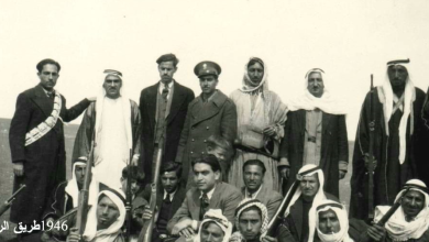 التاريخ السوري المعاصر - عبد السلام العجيلي مع بعض أبناء العشائر والهجانة عام 1946