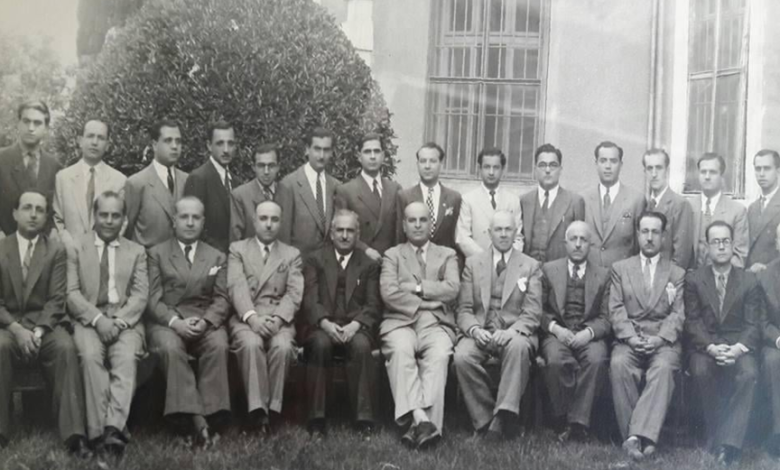 التاريخ السوري المعاصر - أساتذة كلية الطب مع خريجي العام الدراسي 1944 – 1945