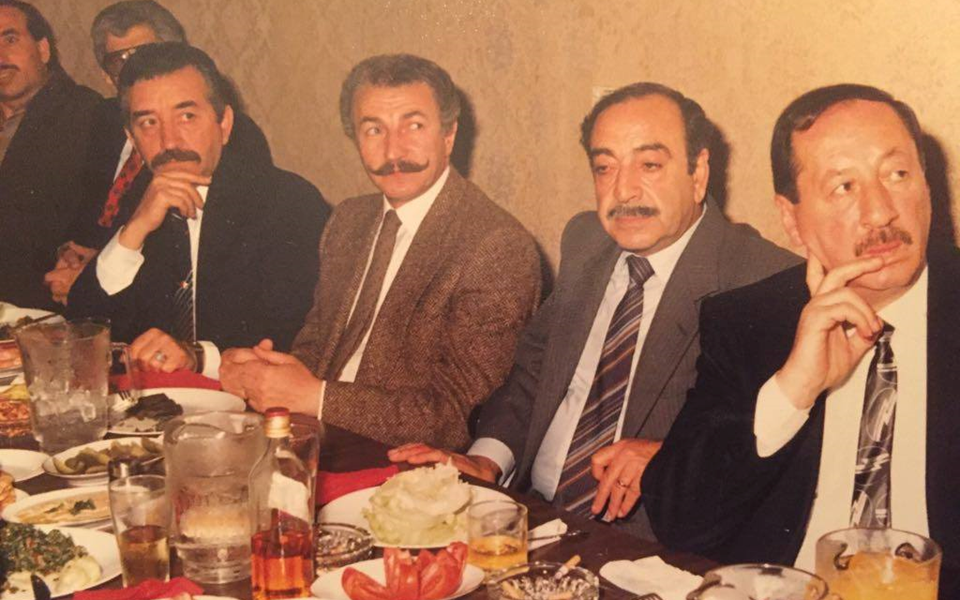 مجموعة من فناني أسرة تشرين في إحدى الرحلات لمسرحية شقائق النعمان