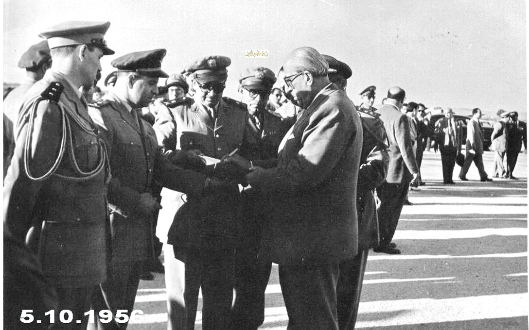 شكري القوتلي بعد إنتهاء حفل تخريج دورة ضباط القوى الجوية عام 1956م