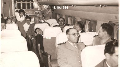 الوفد المشارك بحفل تخريج دورة ضباط القوى الجوية بحلب في طائرة العودة إلى دمشق 1956