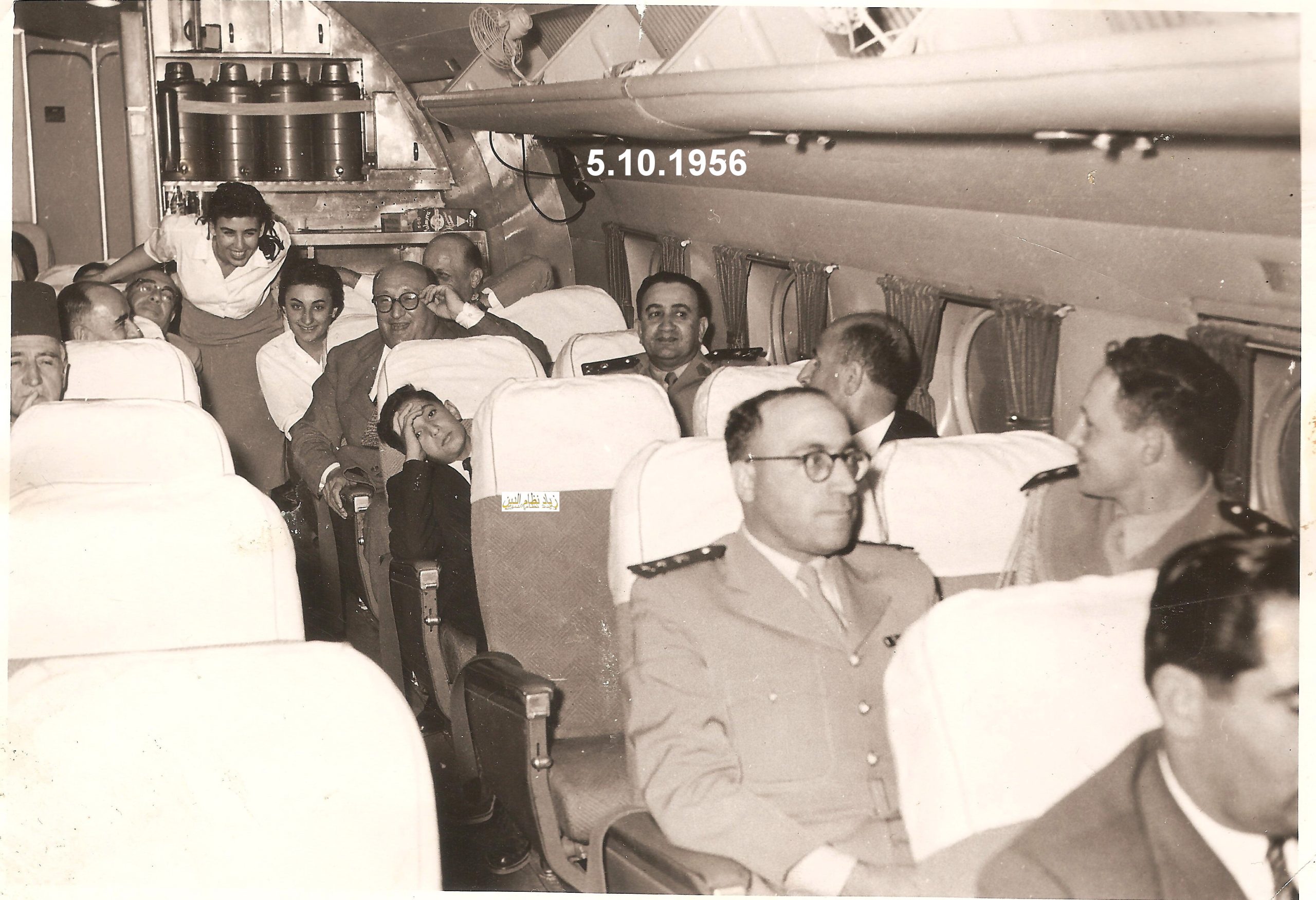 الوفد المشارك بحفل تخريج دورة ضباط القوى الجوية بحلب في طائرة العودة إلى دمشق 1956