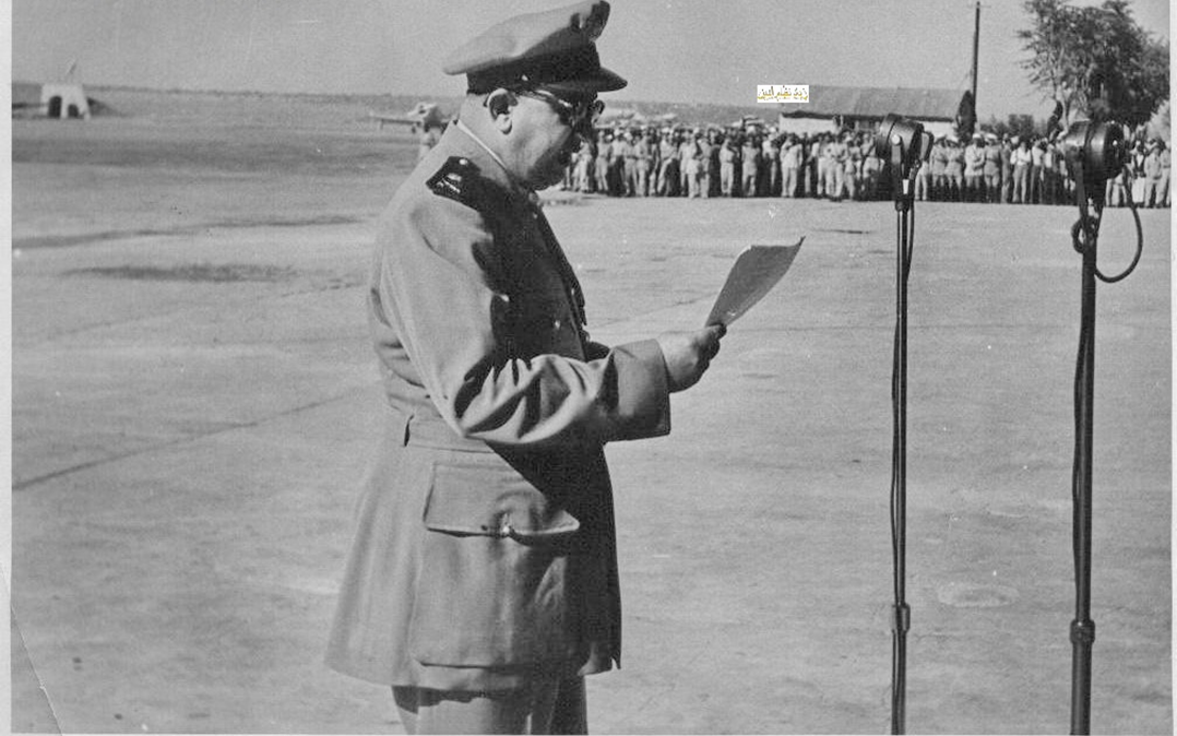 توفيق نظام الدين يلقي كلمة في حفل تخريج ضباط القوى الجوية 1956م (2)