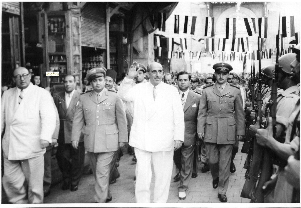 التاريخ السوري المعاصر - شكري القوتلي وصحبه عند سوق المسكية بعد أداء صلاة العيد عام 1957