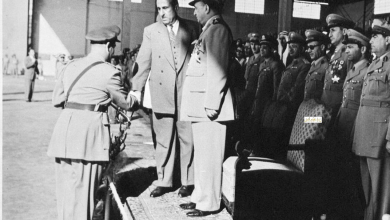 التاريخ السوري المعاصر - شكري القوتلي مع خريجي دورة ضباط القوى الجوية عام 1956 (1)