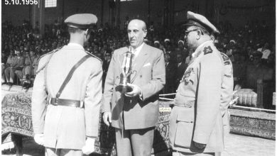 شكري القوتلي مع خريجي دورة ضباط القوى الجوية عام 1956 (4)