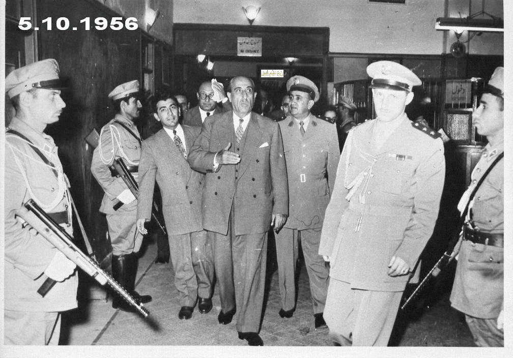 التاريخ السوري المعاصر - شكري القوتلي عند مغادرة نادي الضباط بحلب عام 1956م