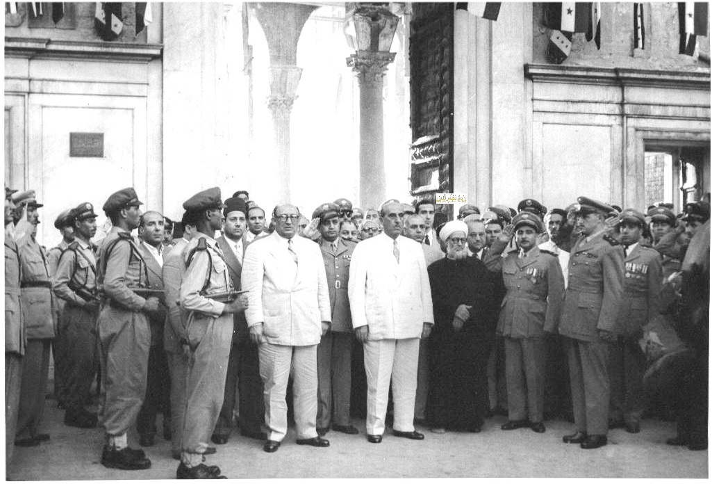 التاريخ السوري المعاصر - شكري القوتلي أمام المسجد الأموي بعد أداء صلاة عيد الأضحى عام 1957