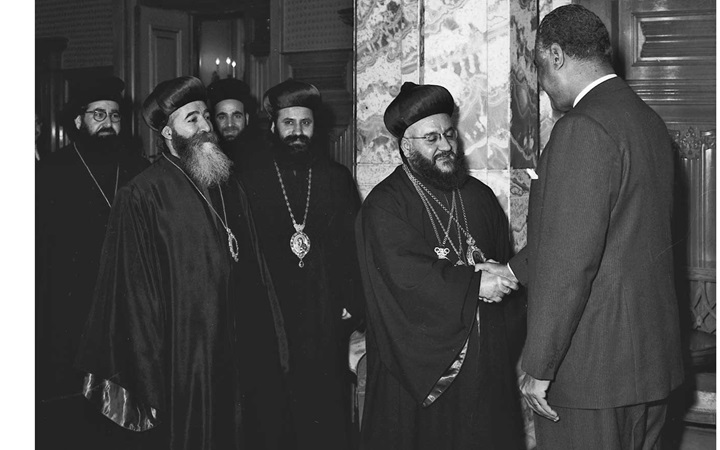 جمال عبد الناصر يستقبل بطريرك السريان الأرثوذكس عام 1959(6)