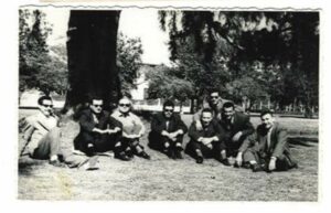 صلاح جديد مع ضباط بعثيين بعد نقلهم إلى مصر عام 1958