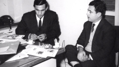 عبد الحليم خدام في زيارة لـ نصر شمالي في مكتب مجلة الطليعة في الستينيات