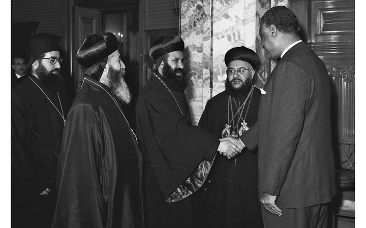 جمال عبد الناصر يستقبل بطريرك السريان الأرثوذكس عام 1959(3)
