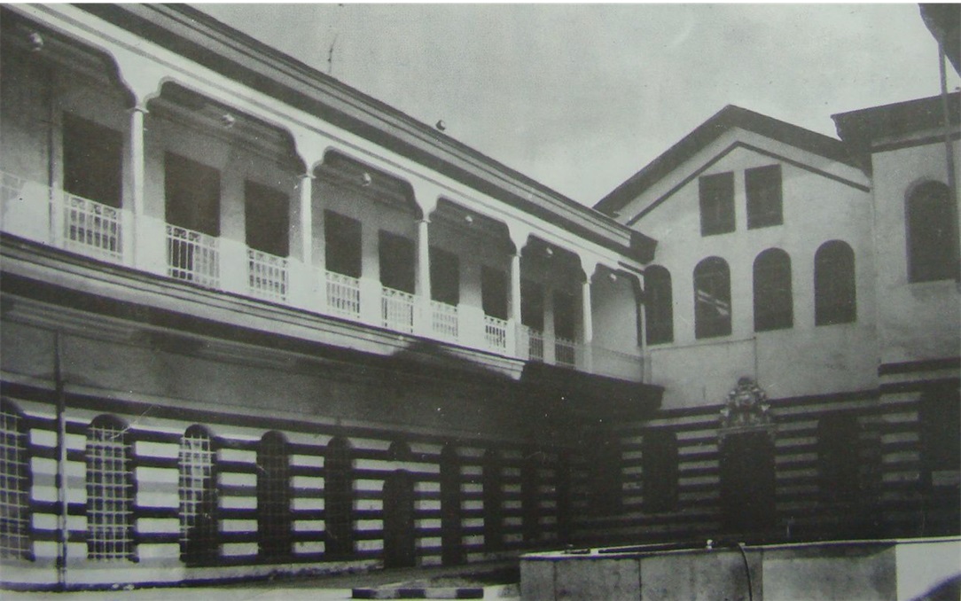 مكتب عنبر.. دار التاجر اليهودي الذي تحول إلى مدرسة سلطانية